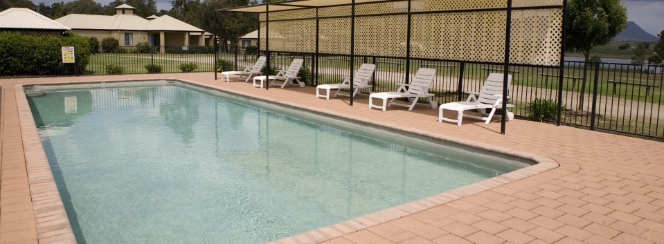 LIPO -Header - pool.jpg