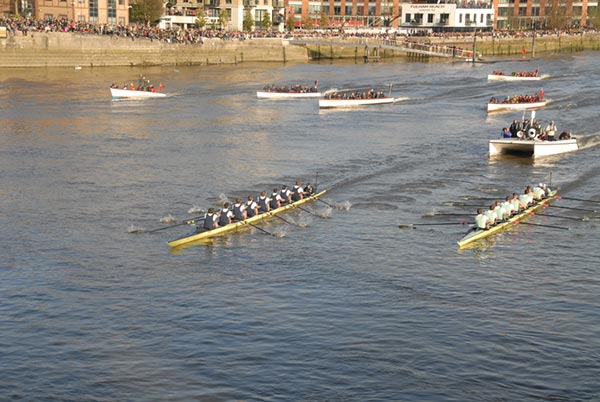 Oxford vs Cambridge Boat Race on the Thames