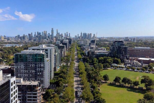 Drone shot of Melbourne CBD from street that Park Regis Griffin Suites in Melbourne.